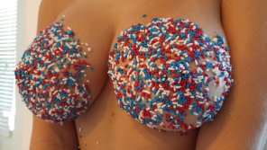 amateurfoto Red, White, and Bloobies