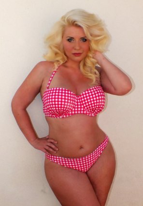foto amadora Modeling her bikini