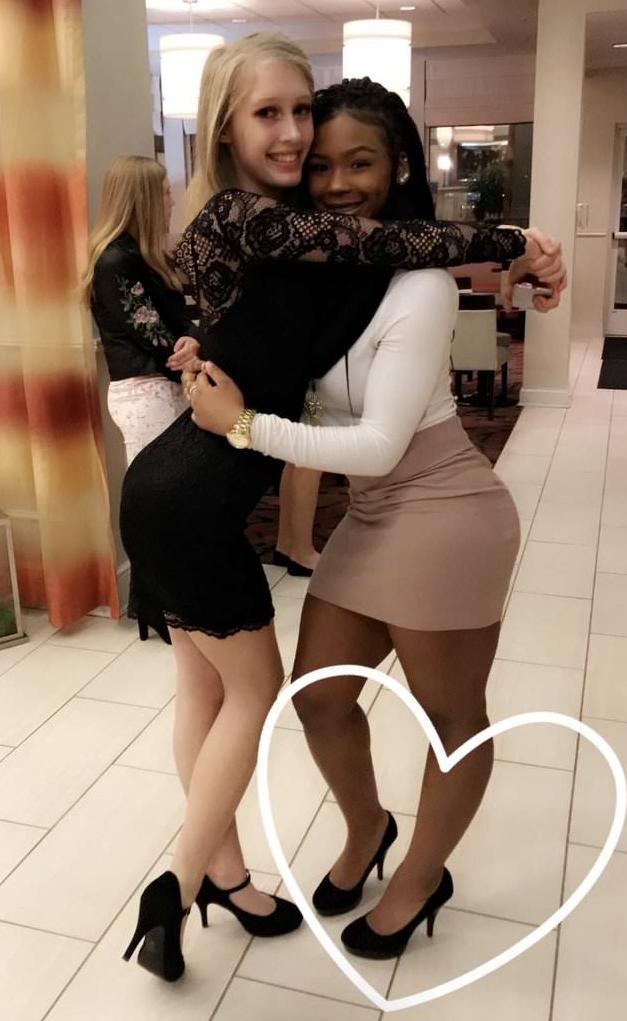 Barely legal - ivory or ebony? Foto PornÃ´ - EPORNER