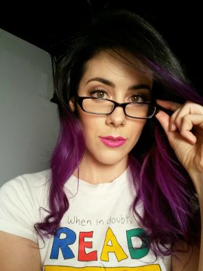 photo amateur Purple hair and good advice