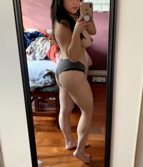 amateurfoto guilty of always checking myself out when i pass by mirrors ðŸ¥°
