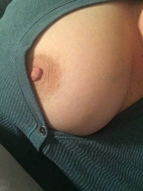 amateur pic Peek-a-boob