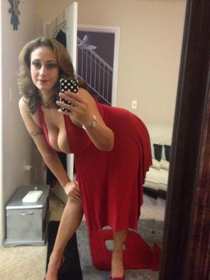 amateur pic Milf in red