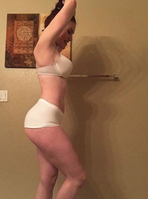 foto amadora Ginger, 18, white undies