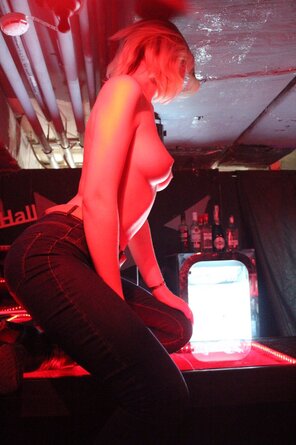 zdjęcie amatorskie Naughty girl in the bar ðŸ˜ [f]