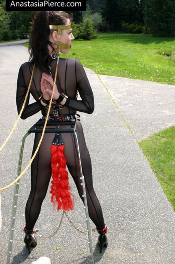 amateur photo PonyGirl059