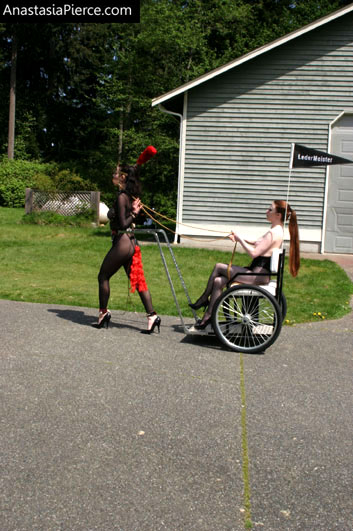 amateur photo PonyGirl063