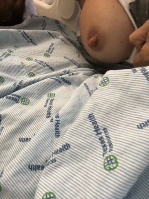 zdjęcie amatorskie Another hospital nipple