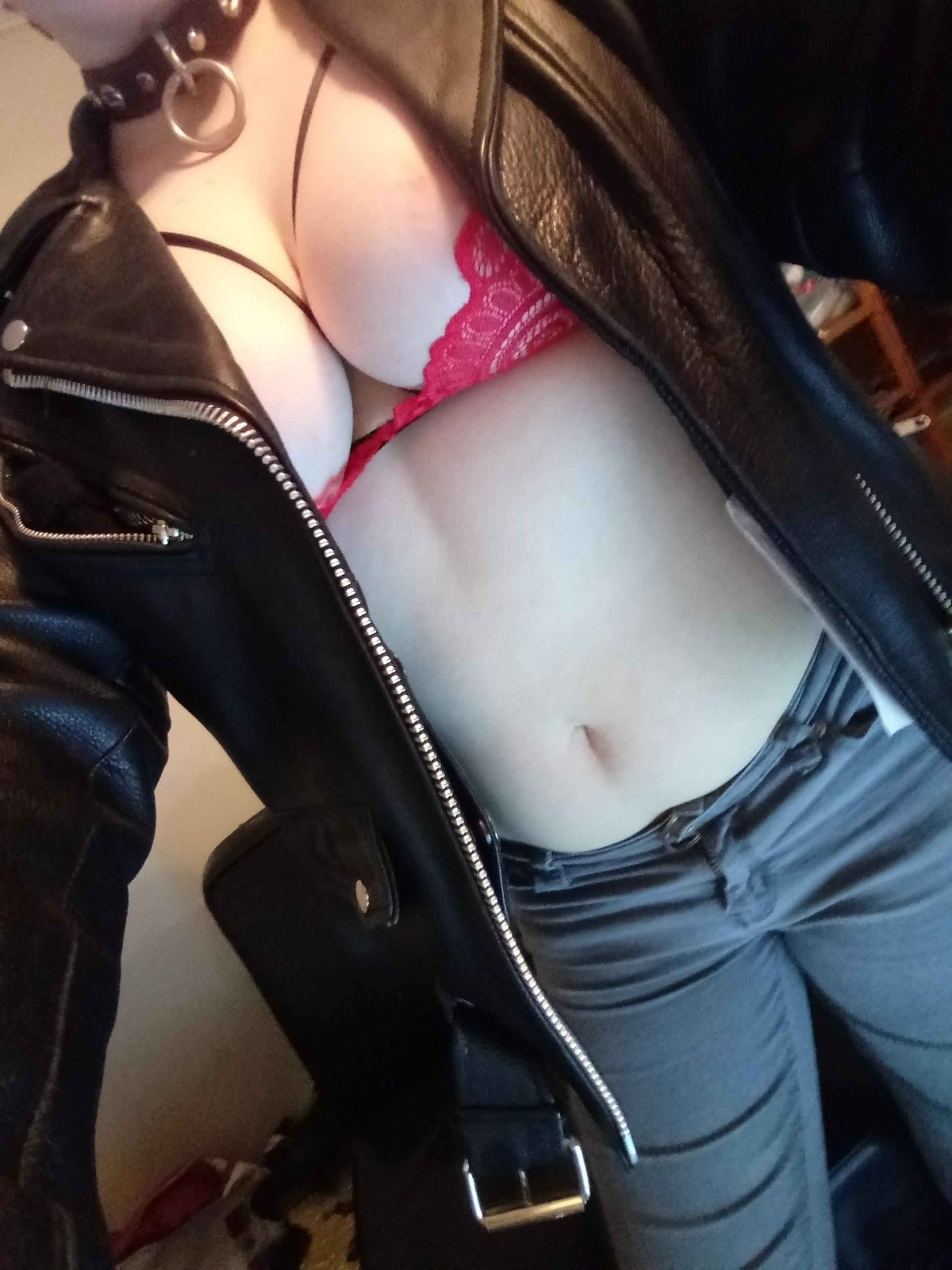 Leather Tits - DDD tits, leather jacket Porn Pic - EPORNER