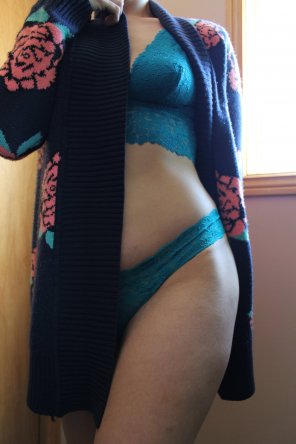photo amateur how does blue look on me? [f]