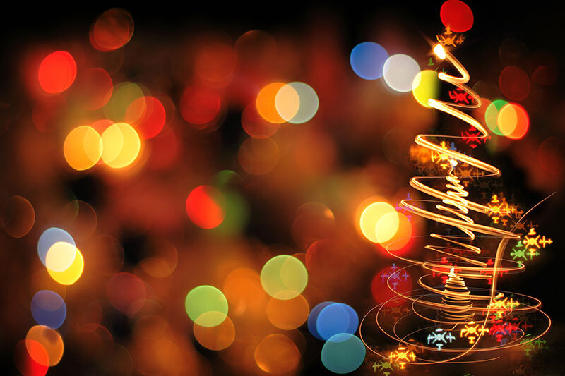 christmas-tree-and-lights-800px