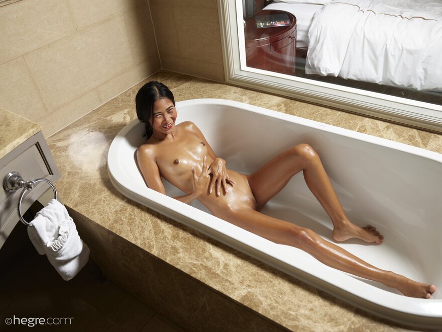 hiromi-sexy-bath-01-14000px