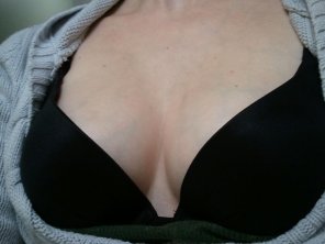 amateur photo Black bra on my pale [f]lesh [OC]