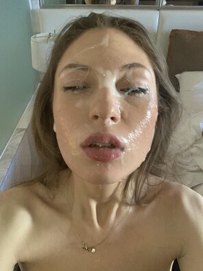He glazed my entire face ðŸ’¦ This was a 3 day load ;)