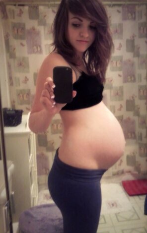 amateur pic Here my baby's bump!