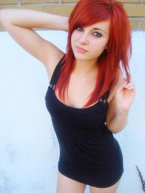 photo amateur Red hair, black dress