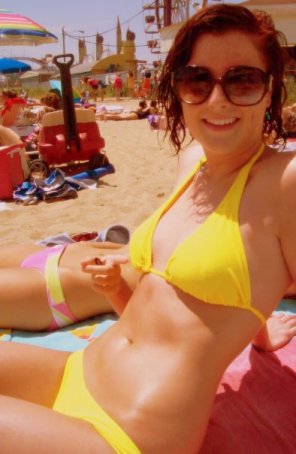 foto amadora Yellow Bikini