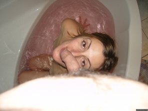 amateur pic Bathtime Blowjob