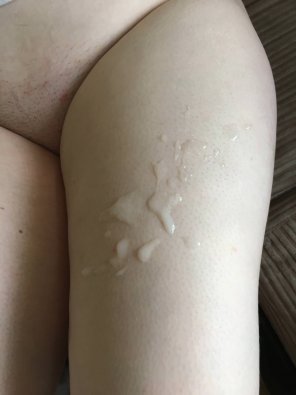photo amateur 'You haven't cum on my thigh yet' filling in every part of her body each day