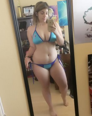 amateur photo Thick Girl Wears Bikini