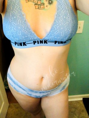 amateur photo [f] light blue lace and marbled panties