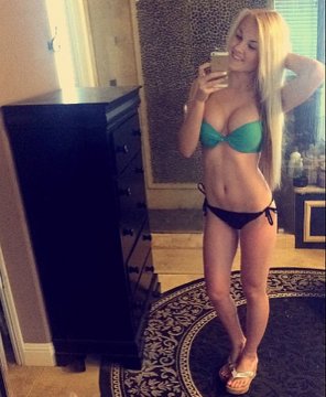 amateur photo Fit blonde with AMAZING Sexy body