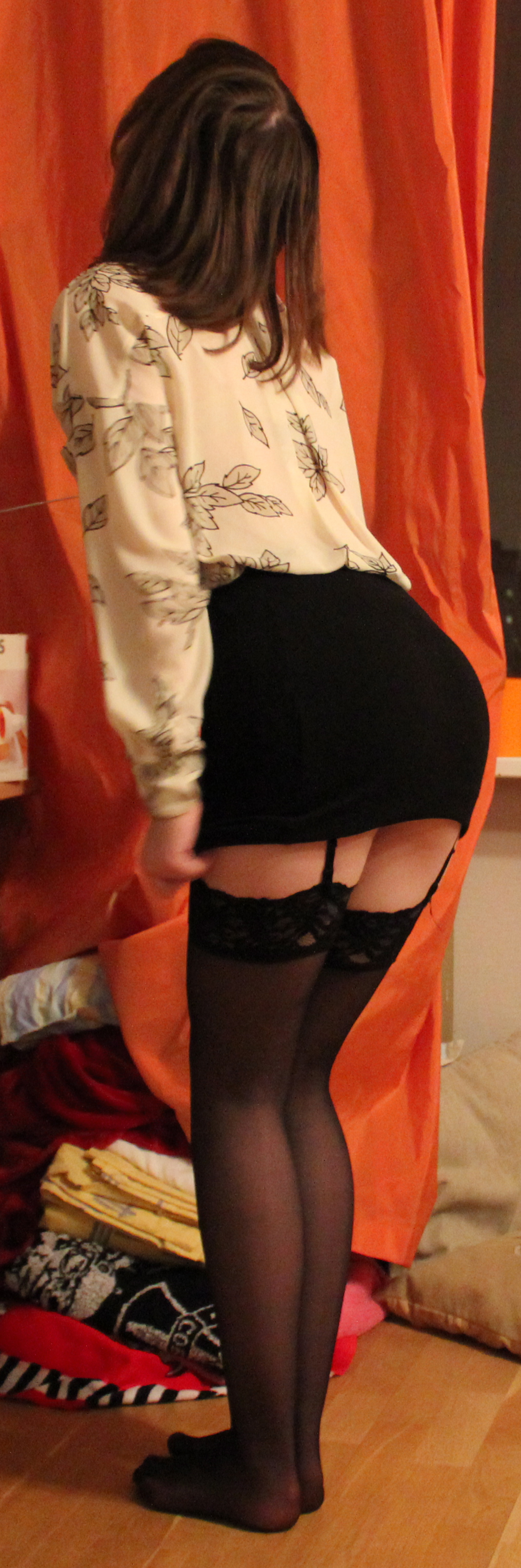 1016px x 3060px - Tight skirt and stockings Porn Pic - EPORNER