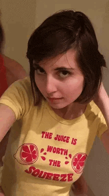 amateur pic gif-friend-pulls-up-her-shirt-and-shoes-those-titties_5f0119617986d