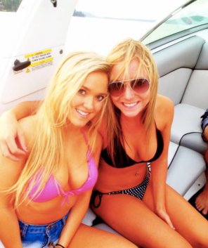 i want to fuck these girls on this boat
