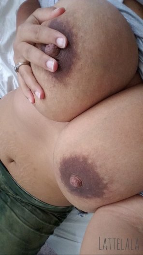 amateurfoto [Image] My nipples are always up for a little tease.