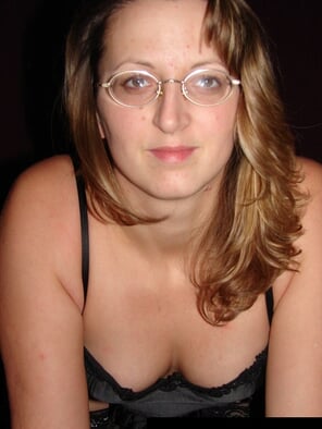 zdjęcie amatorskie amateur chubby blonde milf small tits glasses