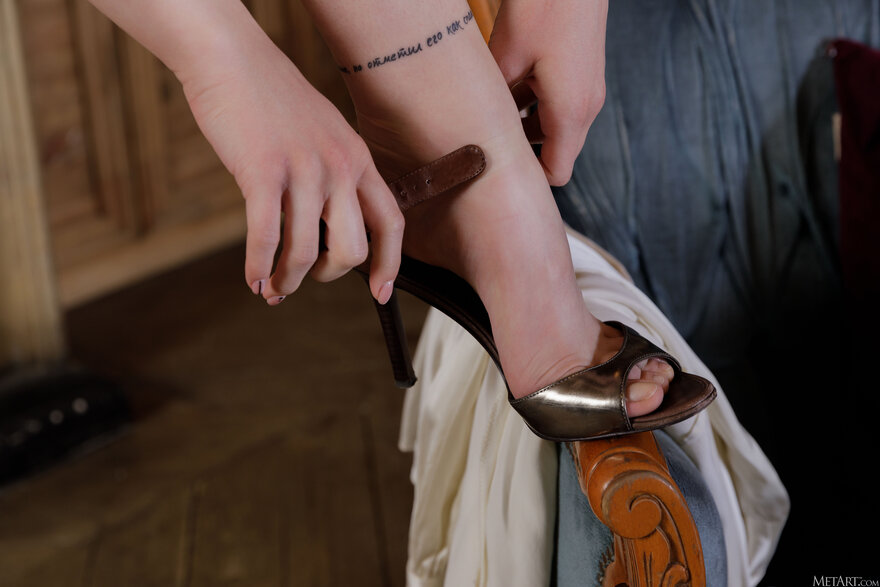 MetArt_Parlor-Tease_Rea-Ready_high_0090