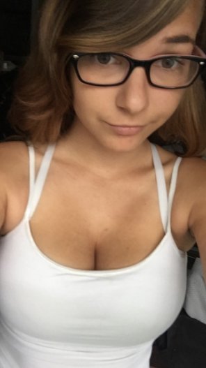 photo amateur Cute girl in glasses