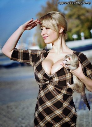 amateur pic Ekaterina and her furry Mustelidae