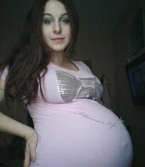 8328923-pregnant-and-still-as-lovely-looking-375-1000_880x660
