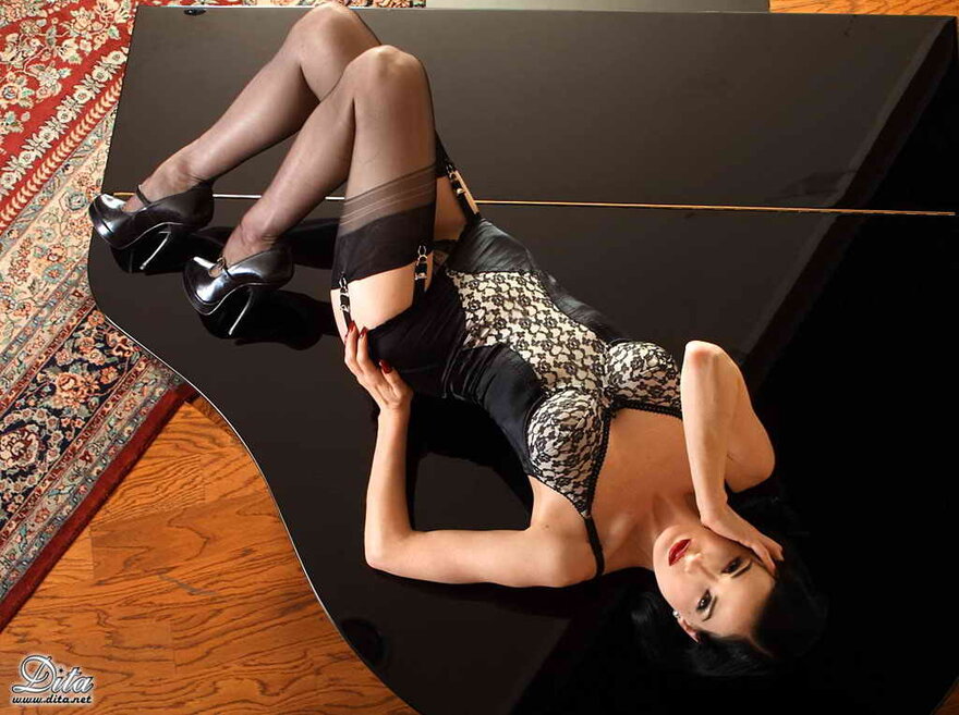 Dita von Teese 8 (3)