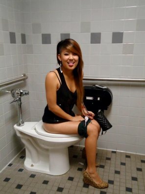 foto amateur All Dressed Up For The Potty