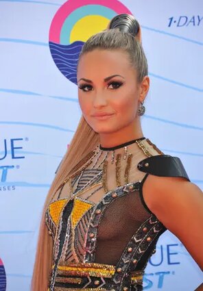 foto amadora Demi-Lovato-nip-slip