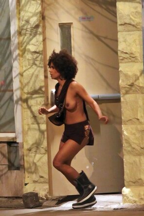 amateur pic Halle-Berry-With-No-Clothes-Flash-Tits-in-Public-1