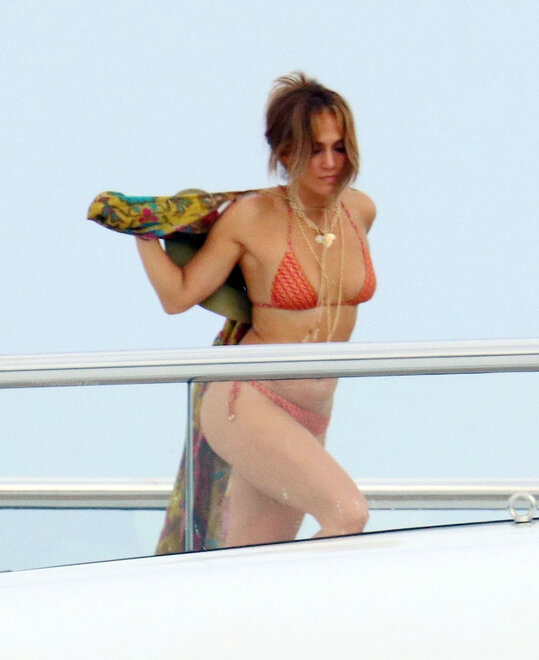 Jennifer-Lopez-nude-sexy-topless-bikini-hot-naked25