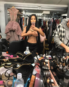 zdjęcie amatorskie Nicki-Minaj-topless-mirror-selfie