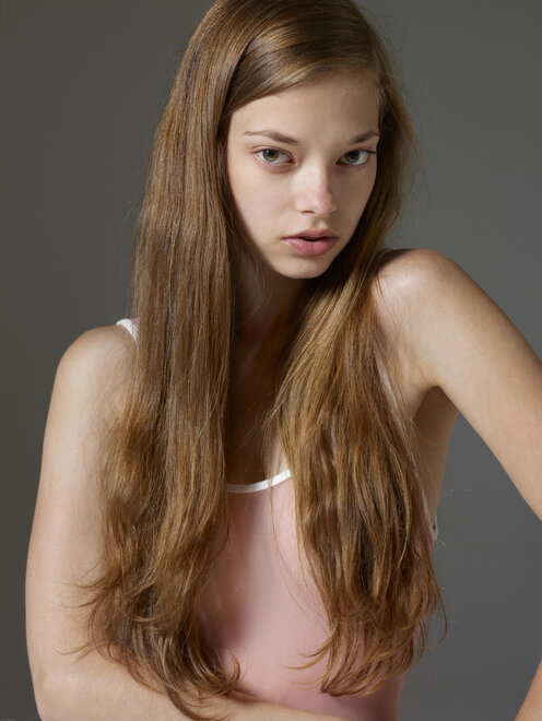 Brunette-Babe-Jennifer-Sullins-1