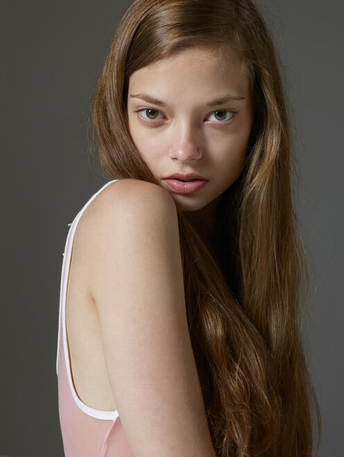 Brunette-Babe-Jennifer-Sullins-4