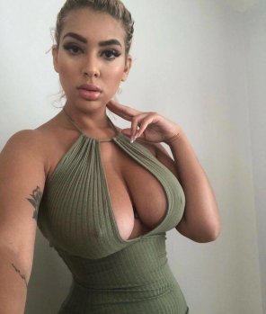 amateur pic Busty babe