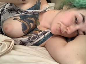 foto amatoriale Never fails: go to sleep in a tank top and youâ€™ll wake up with a boob out