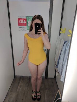 photo amateur Yellow full piece swimsuit â˜€ï¸ðŸ•¶ï¸