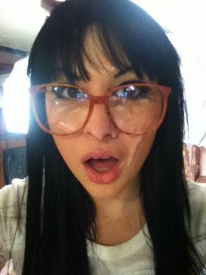 foto amateur Bailey Jay was lucky she was wearing glasses