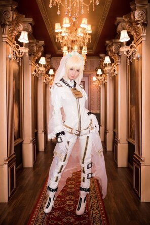 amateur photo RedSaber-BrideSaber-Cosplay-by-Mikehouse-45