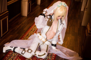 foto amateur RedSaber-BrideSaber-Cosplay-by-Mikehouse-68