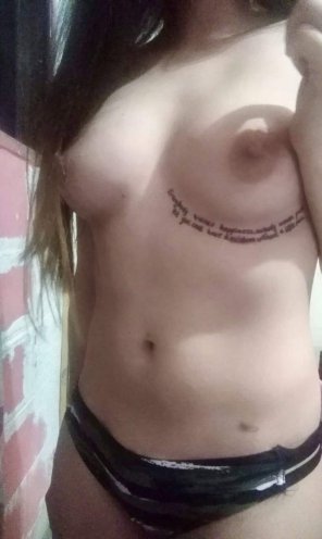 foto amateur Midweek topless picture 18[f]